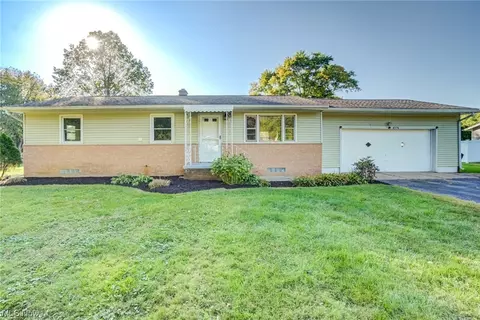 4576 Venus Rd, Uniontown, OH 44685
