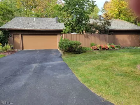 451 Honeysuckle Path, Aurora, OH 44202
