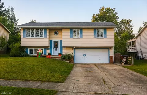 2752 Nottingham Dr, Parma, OH 44134