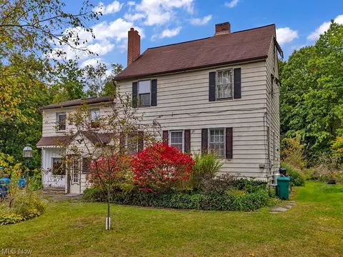 9978 Plank Rd, Montville, OH 44064