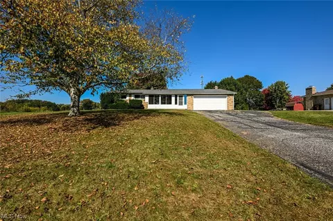 2735 Middletown St NW, Uniontown, OH 44685