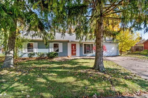 889 Waterloo Ln, Medina, OH 44256