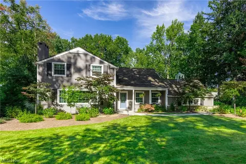4923 Middledale Rd, Lyndhurst, OH 44124