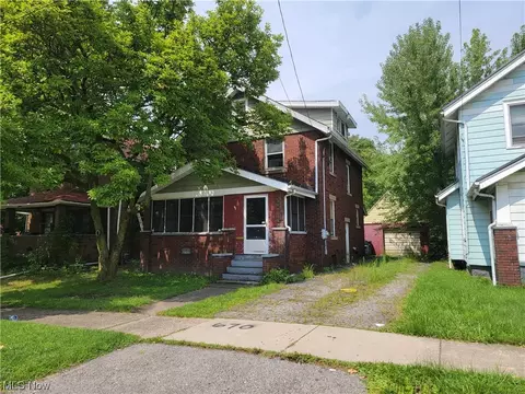 670 Comstock St NW, Warren, OH 44483