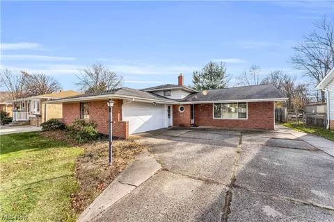 12011 Reno Dr, Parma, OH 44130