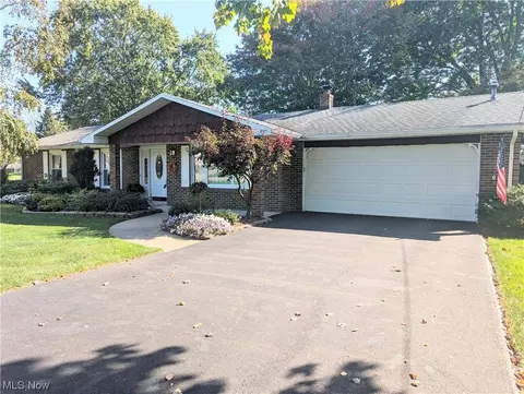 7356 Gayview St, Louisville, OH 44641