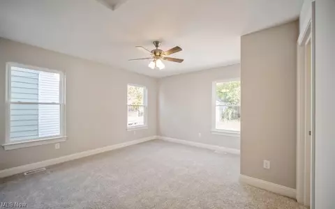 5165 Clement Ave, Maple Heights, OH 44137 photo 9