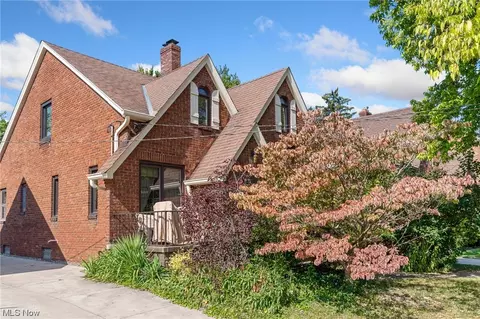 15500 Greenway Rd, Cleveland, OH 44111
