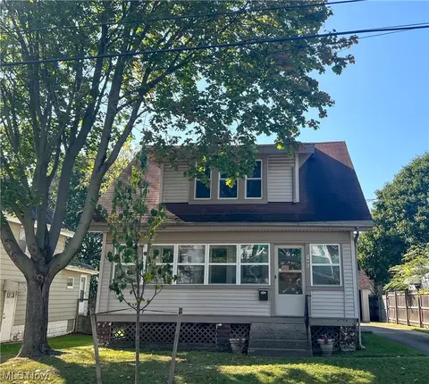 1992 16th St SW, Akron, OH 44314