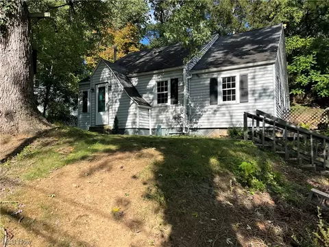 1621 Pike St, Parkersburg, WV 26101
