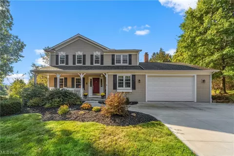 8977 Old Meadow Dr, Chagrin Falls, OH 44023