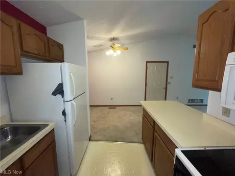 154 Bentley Dr #27, Elyria, OH 44035 photo 9