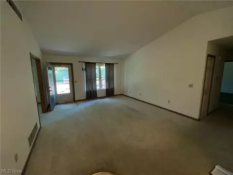 154 Bentley Dr #27, Elyria, OH 44035 photo 5