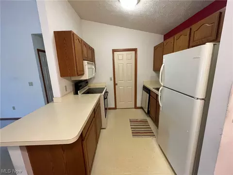 154 Bentley Dr #27, Elyria, OH 44035 photo 3