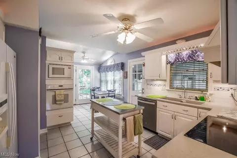 1131 Diamond St NE, Canton, OH 44721 photo 9