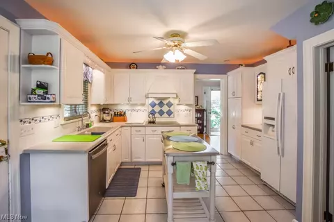 1131 Diamond St NE, Canton, OH 44721 photo 8