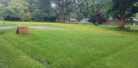 4477 Howard Dr, Vermilion, OH 44089