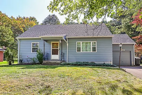890 Morse St, Akron, OH 44314