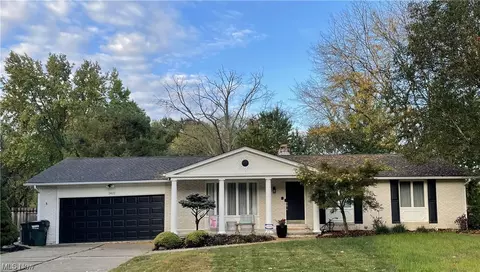 2422 Franciscan St NE, Canton, OH 44705