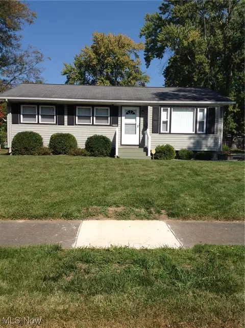 3098 Aris St NW, Warren, OH 44485