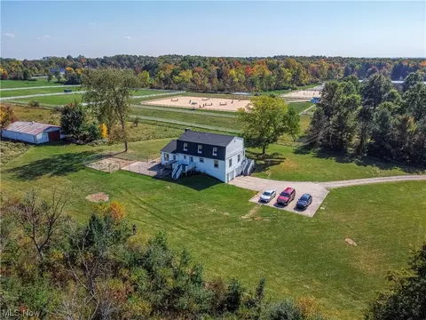 2599 Ridge Rd, Hinckley, OH 44233