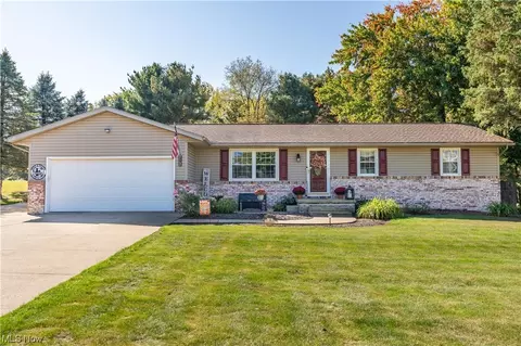 1092 Lanner St NW, North Canton, OH 44720