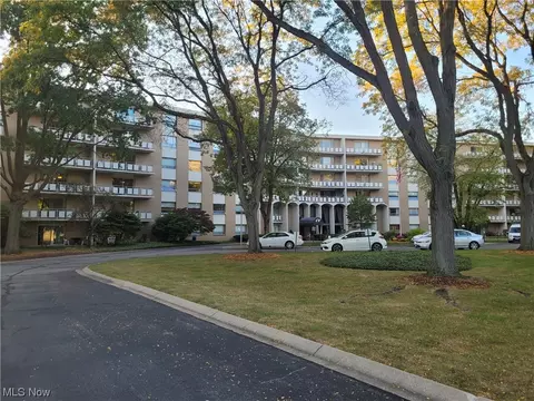 3400 Wooster Rd #206, Rocky River, OH 44116