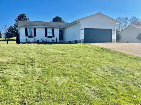 1294 Meadowbrook Ln NE, Carrollton, OH 44615