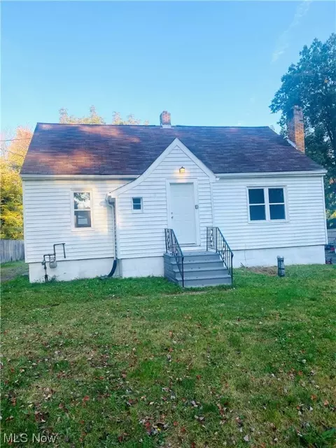 570 Ruth Ave, Leavittsburg, OH 44430