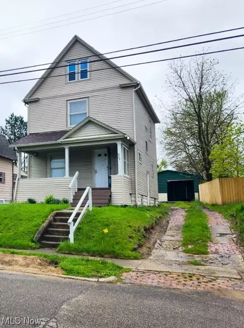 525 Dickson St, Youngstown, OH 44502