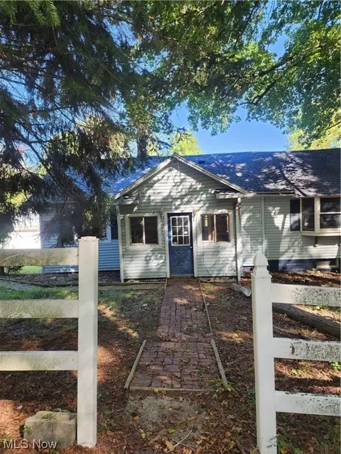 5690 Annie St, Lowellville, OH 44436