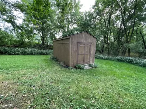 Cleveland Avenue Nw, Uniontown, OH 44685