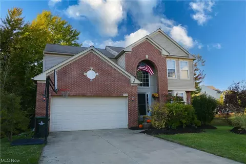 9652 Sunray Dr, Olmsted Twp, OH 44138