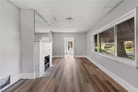 1111 Riverside Dr, Akron, OH 44310 photo 5