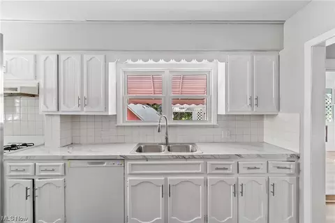 1111 Riverside Dr, Akron, OH 44310 photo 11