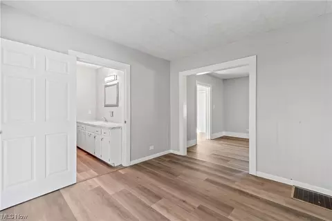 1111 Riverside Dr, Akron, OH 44310 photo 9
