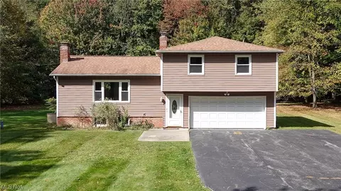 4293 Wayne Rd, Mantua, OH 44255