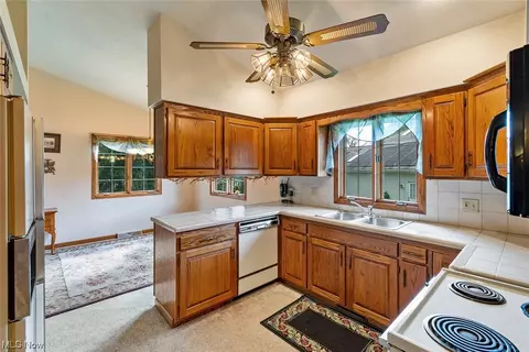 5160 Shoreview Cir NW, Canton, OH 44708 photo 14