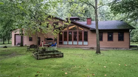 4242 Hallock Young Rd, Newton Falls, OH 44444
