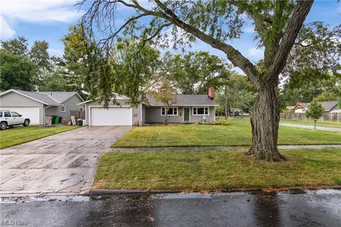 202 Sunset Dr, Berea, OH 44017