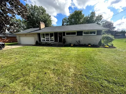 4834 Echovalley St NW, North Canton, OH 44720