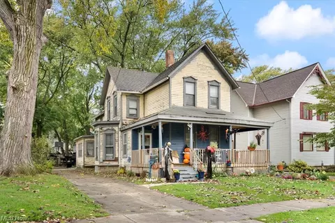 3868 W 33rd St, Cleveland, OH 44109