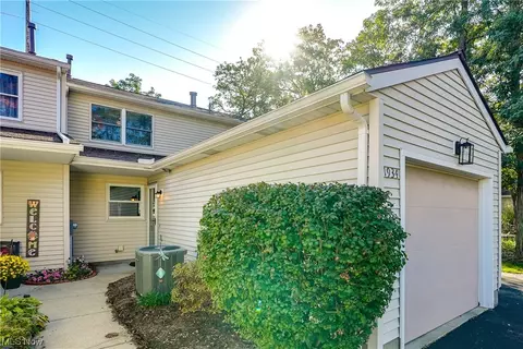 1934 Lillian Rd, Stow, OH 44224
