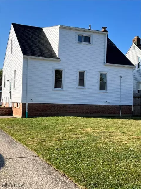 7902 Essen Ave, Parma, OH 44129 photo 3