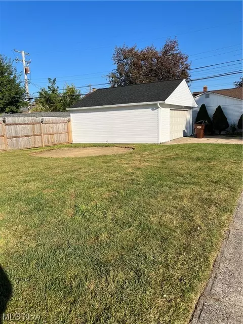 7902 Essen Ave, Parma, OH 44129 photo 6