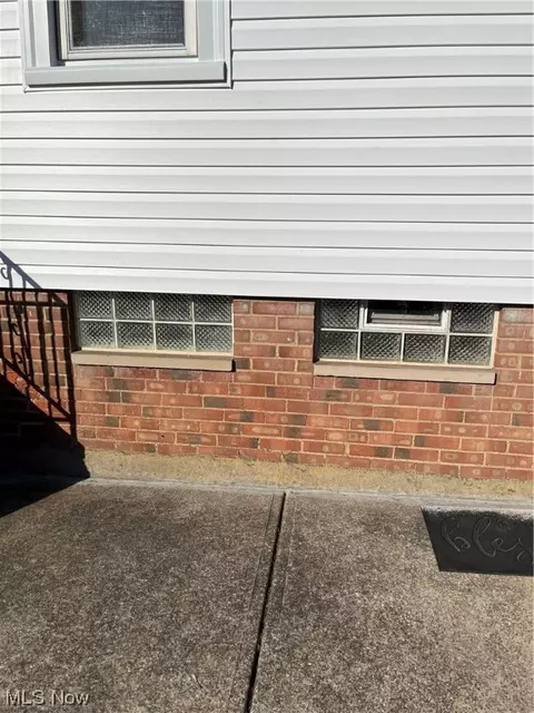 7902 Essen Ave, Parma, OH 44129 photo 4