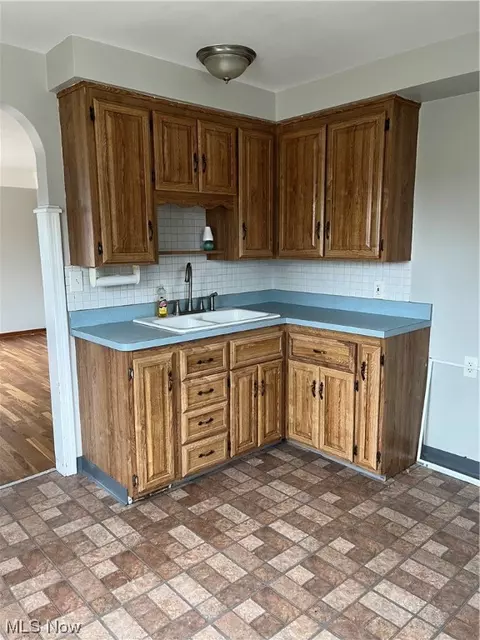 7902 Essen Ave, Parma, OH 44129 photo 7