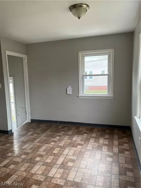 7902 Essen Ave, Parma, OH 44129 photo 8