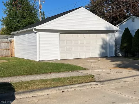 7902 Essen Ave, Parma, OH 44129 photo 5