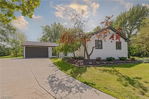 869 S Parkview Dr, Aurora, OH 44202